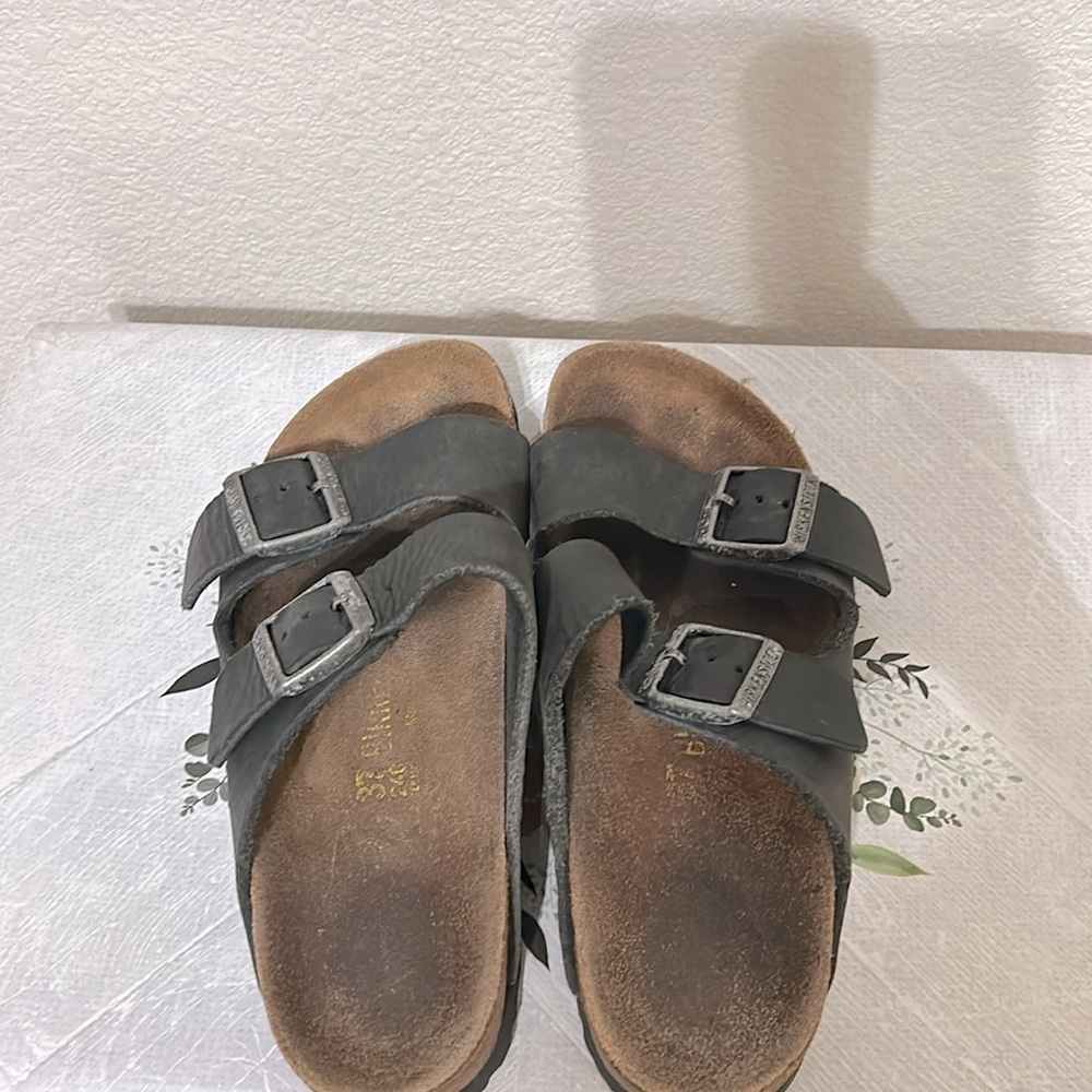 Sandals - Picture 2 of 8